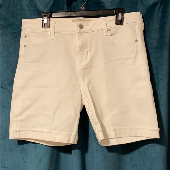 Women’s new white denim shorts. - Picture 4 of 6